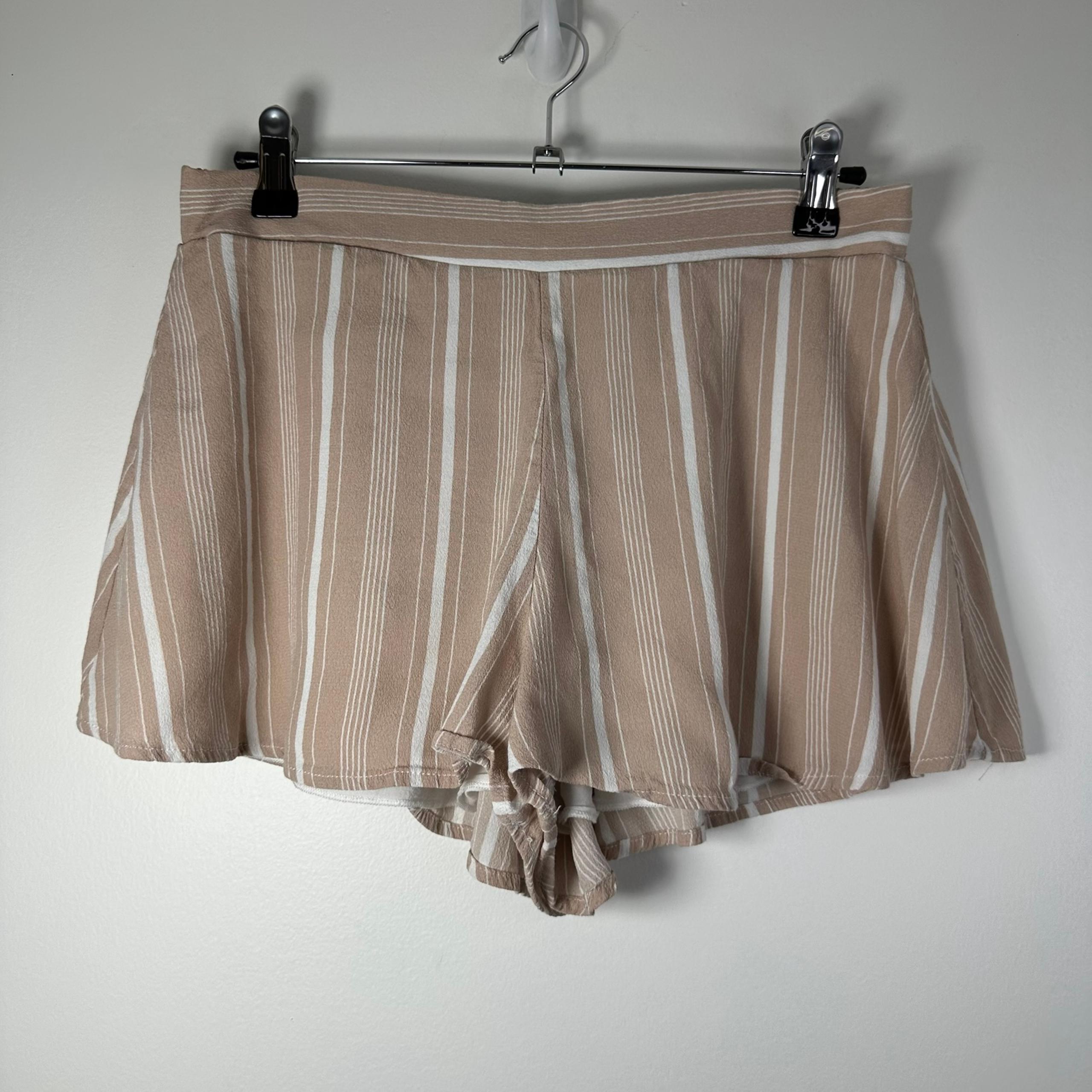 Lulus Women’s Striped Beige & White Pull On Casual Shorts Size Large