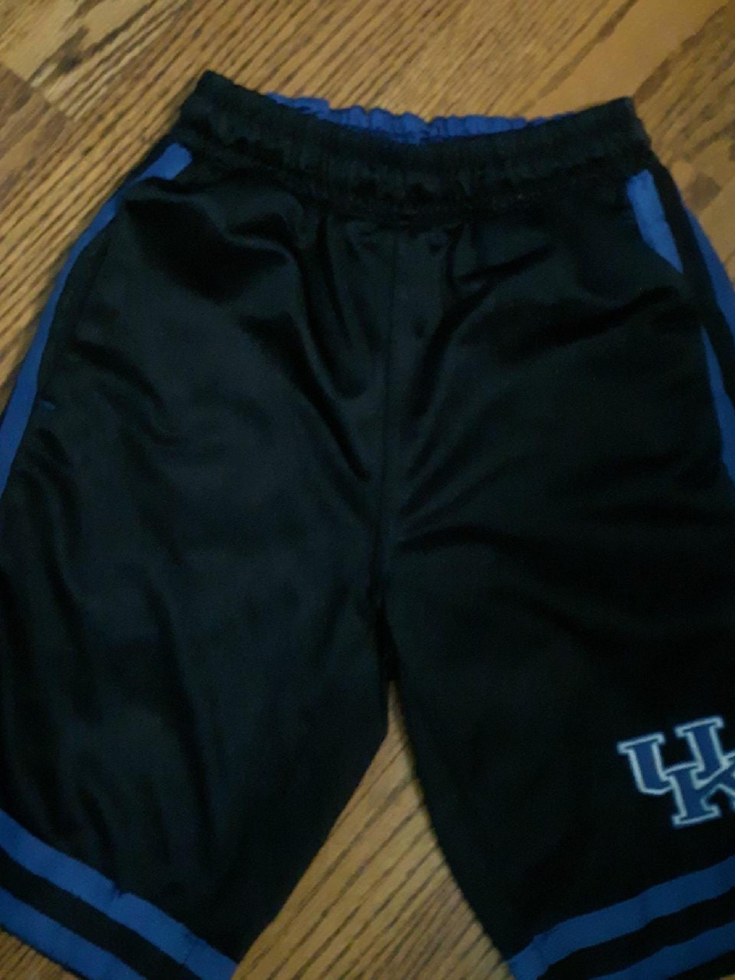 Kentucky Wildcats ball shorts (Boys sz 8