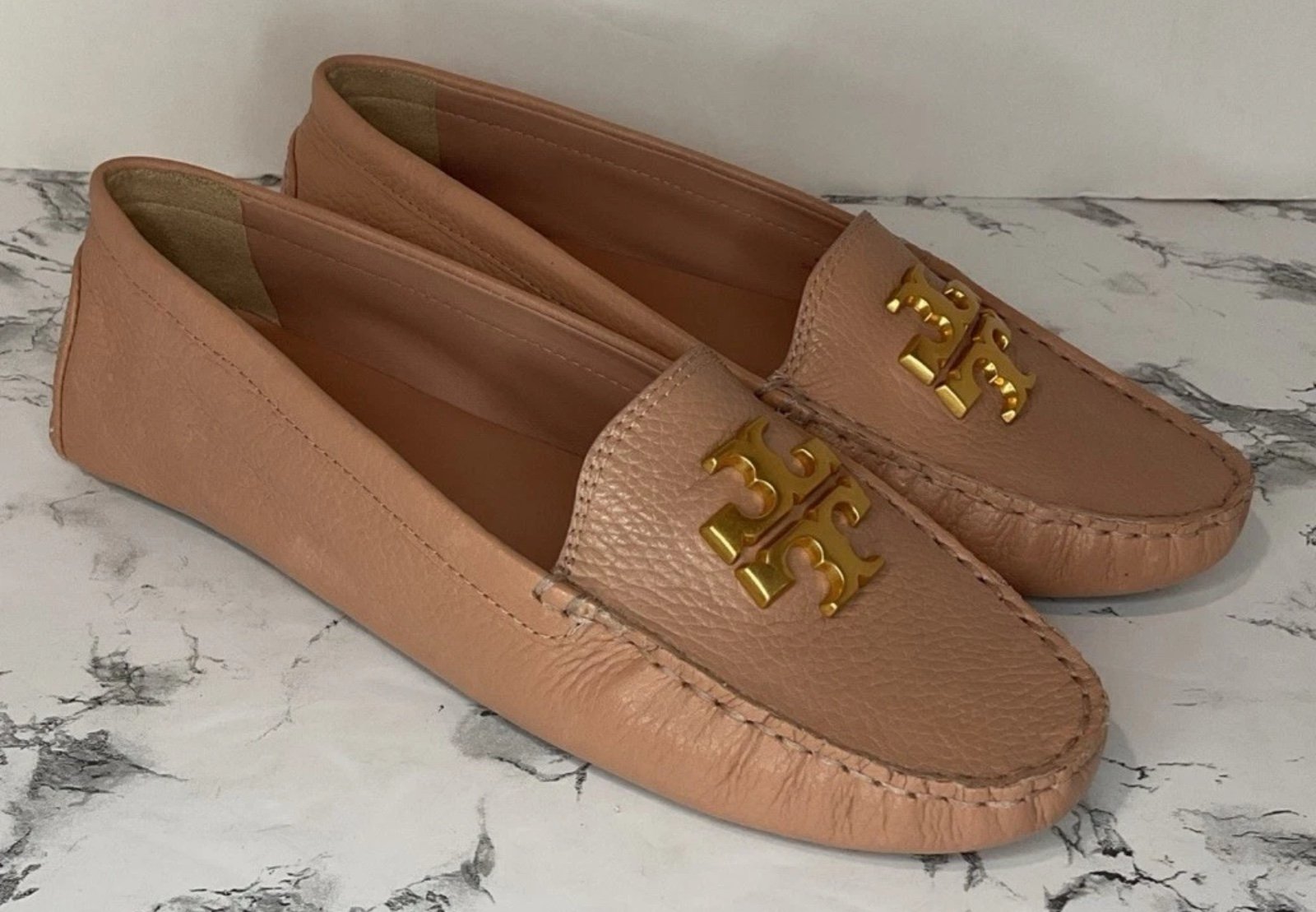 TORY BURCH EVERLY DRIVER TUMBLED LEATHER CALF PINK MOON GOLD BRASS LOGO SZ 10.5