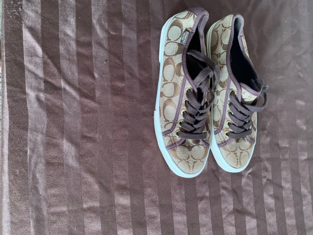 sneakers for woman
