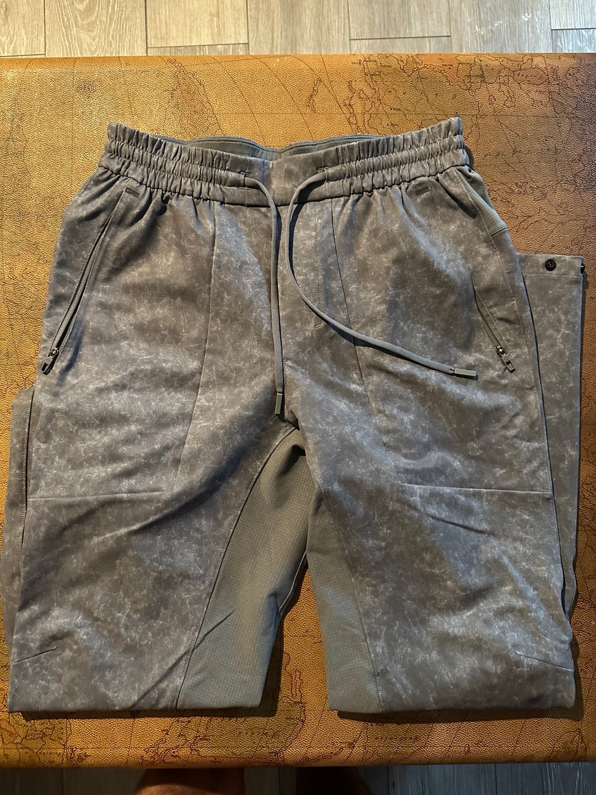 Lululemon textured tech pant