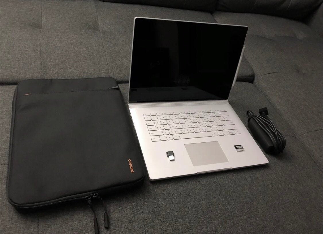 Microsoft Surface Book 2 15 256B SSD, Intel i7-8650U, 16GB RAM, GTX 1060 Bundle