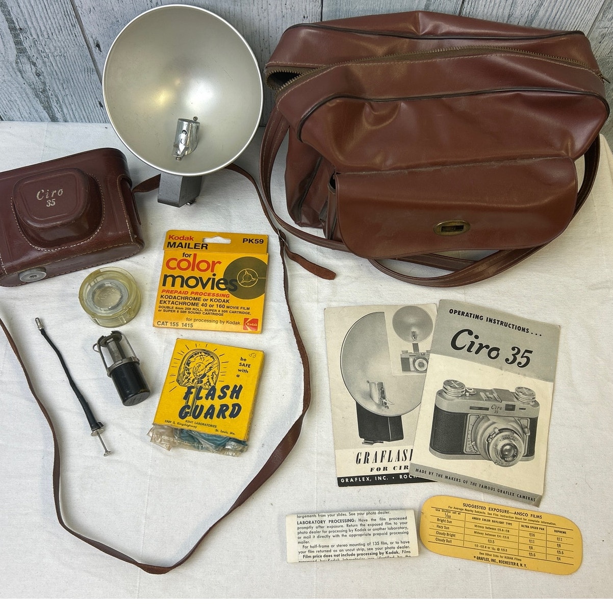Vintage Ciro 35 Leather Case Bulb Flash Film Case w Photography Accessories
