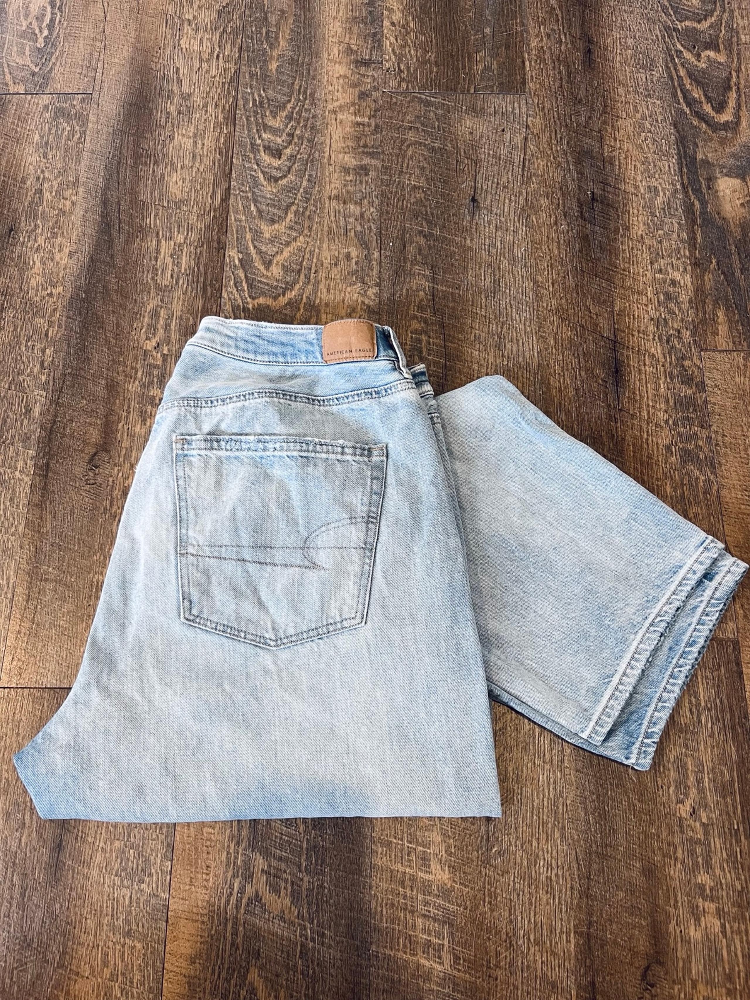 American Eagle 90s Boyfriend Jeans