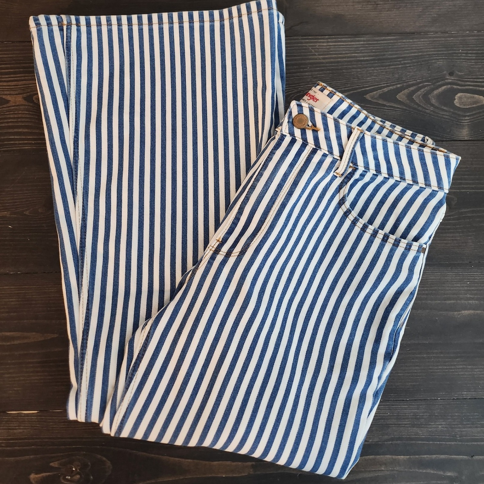 Wrangler Womans Blue/White striped Hight Rise Fierce flare jeans Size 6/32