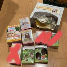 Sylvanian Families, many discontinued items, sold in lots.