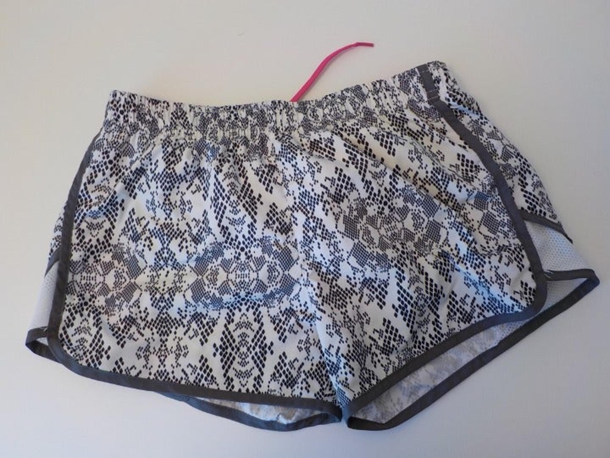 Puma Sports Shorts Large (12-14) Snake