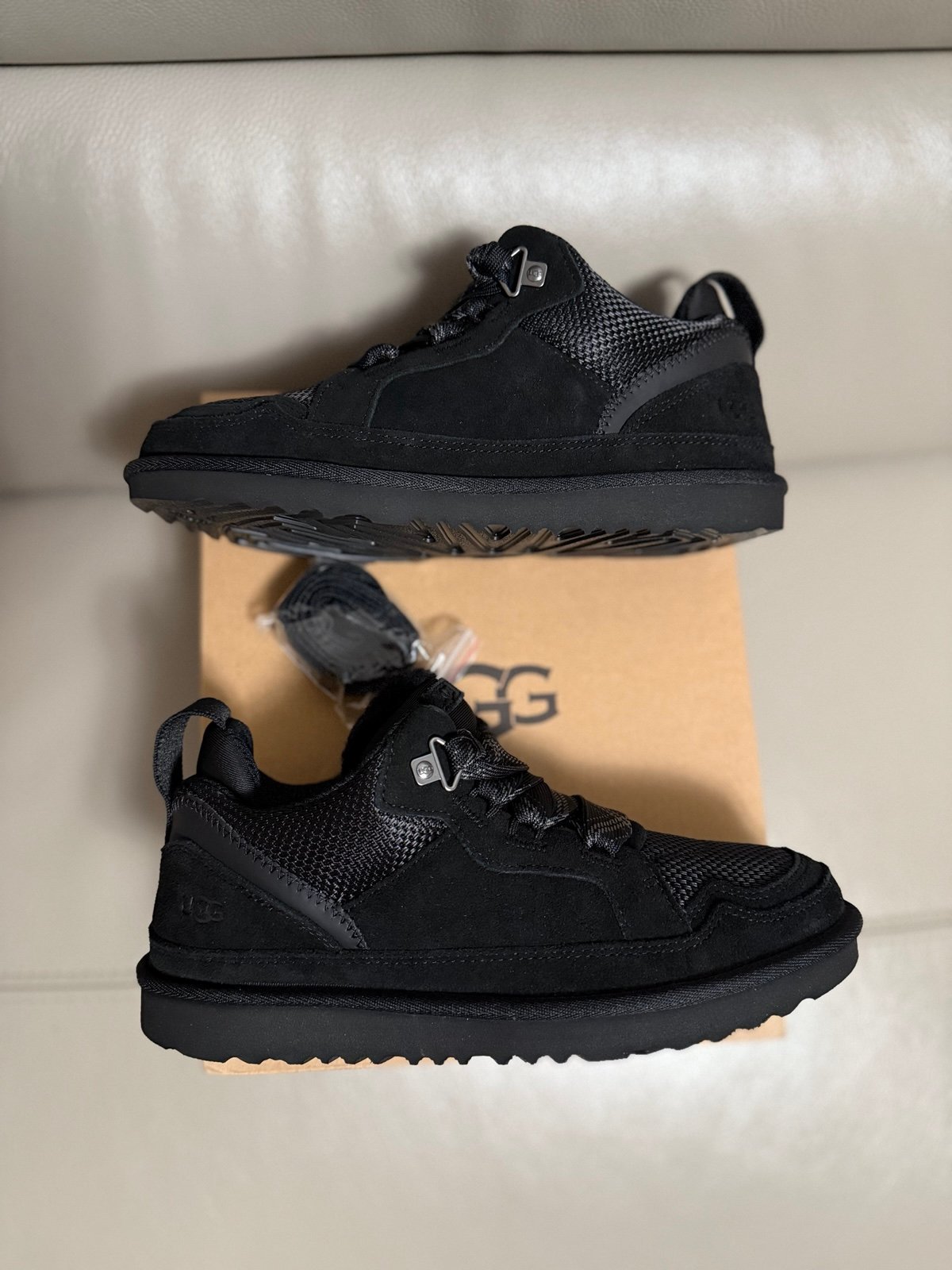 Size 6 kids UGG Lowmel Black