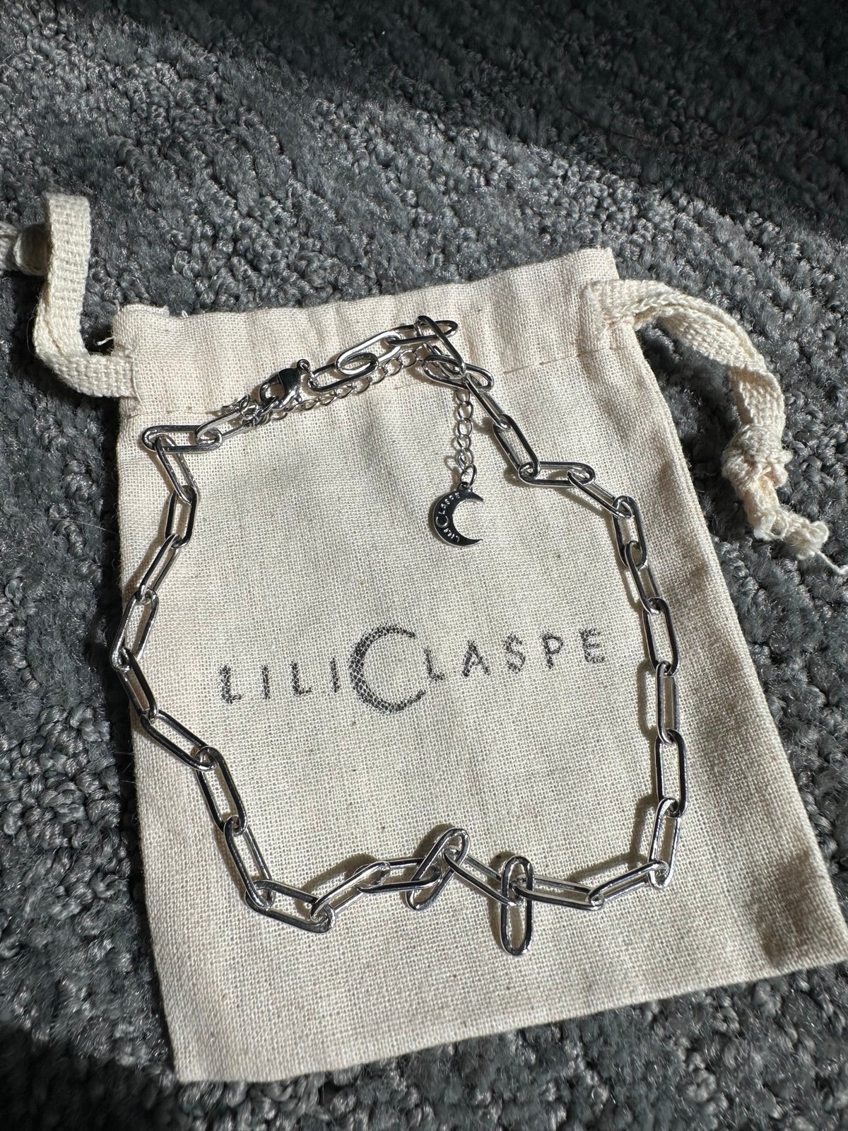 Lili Claspe Choker