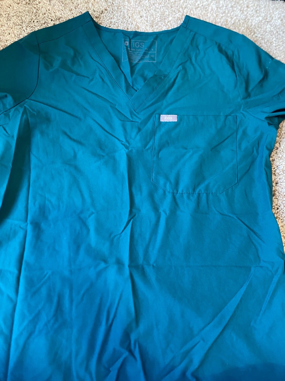 figs scrub top
