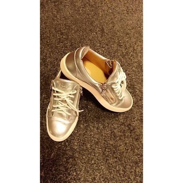 Giuseppe Zanotti size 39 Disighner shoes. Made in Italy. In fair condition.