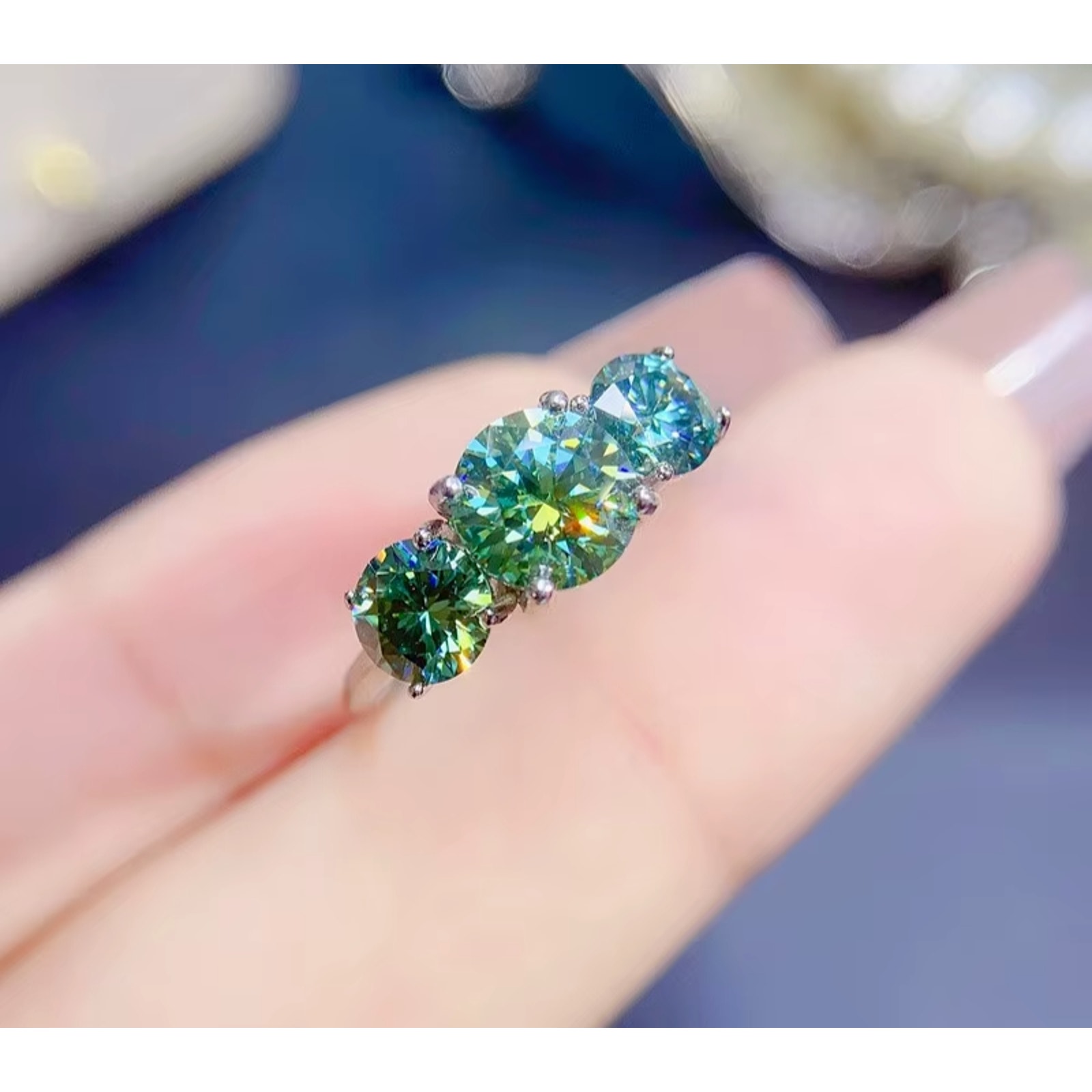 4CT VVS1 Round Brilliant Green Moissanite Cocktail Ring 925 Sterling Silver