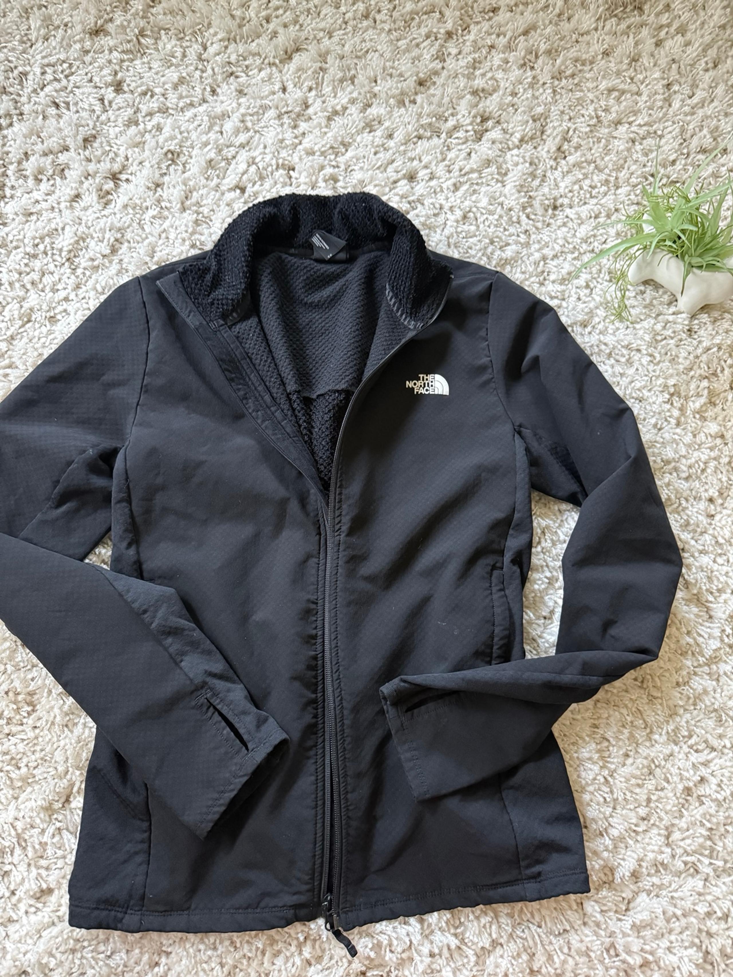 The North Face black men’s athletic winter hiking outdoor durable jacket