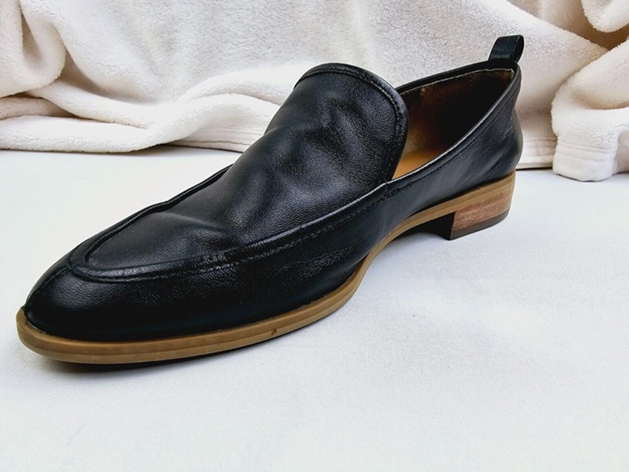 Susina Size 5M Women's Black Soft Leather Slip On Loafers