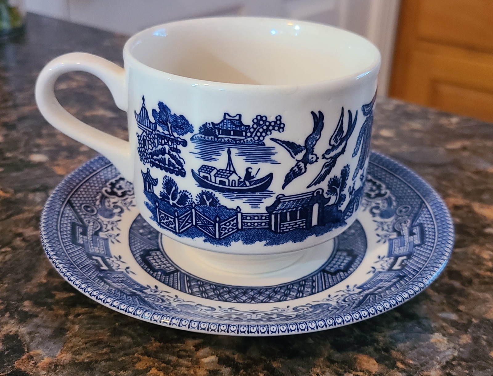 1970S ENGLISH CHINOISERIE TEA CUPS (5) with 8 Saucers