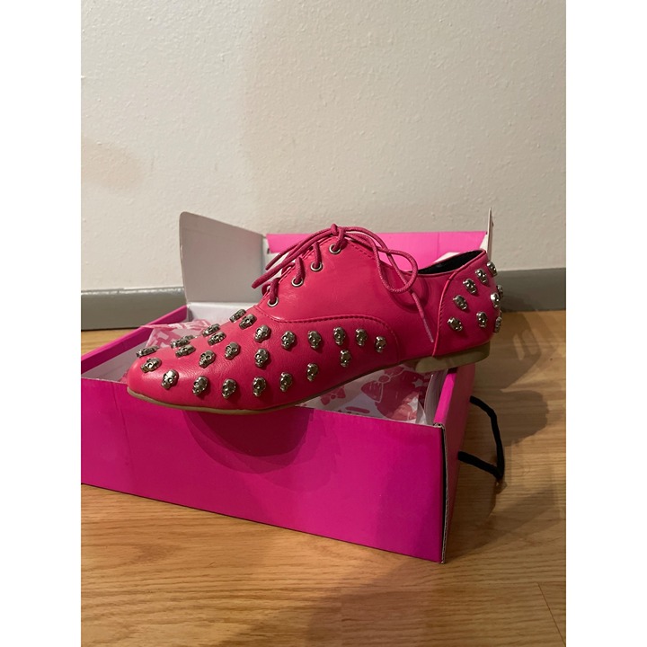 NIB Abbey Dawn by Avril Lavigne Tough Crowd Oxford Flat Hot Pink Skulls size 7