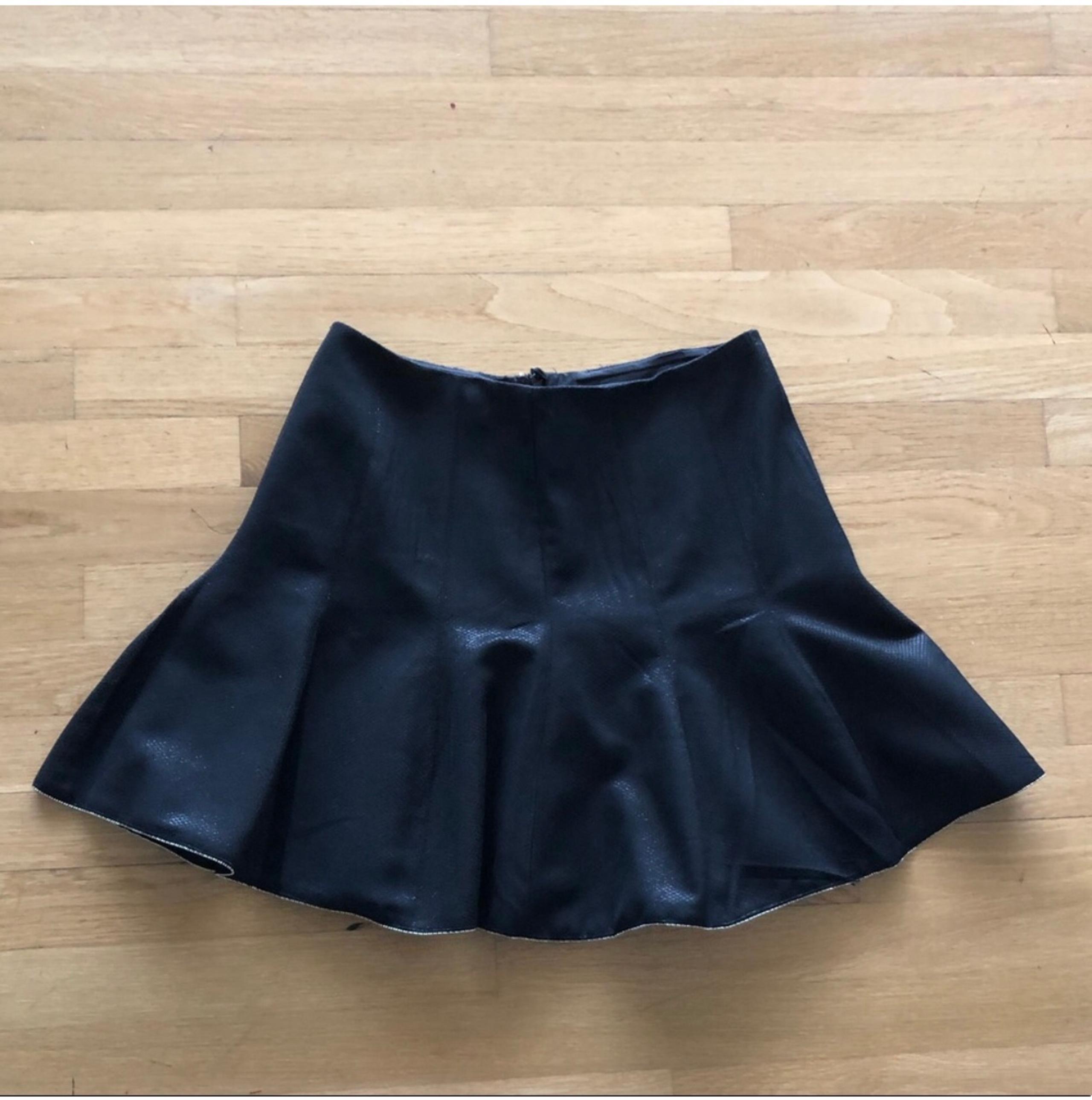 H&M women’s shimmer skater skirt