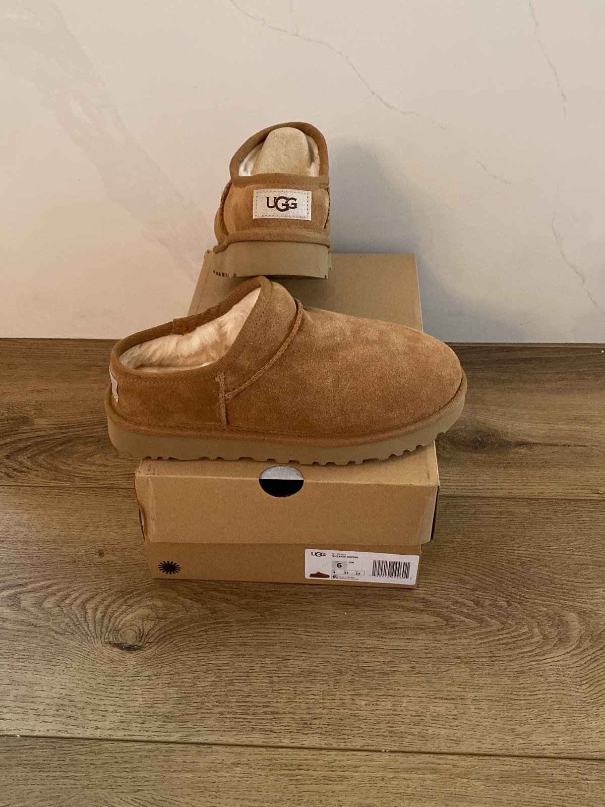 Ugg classic slipper chestnut size 6