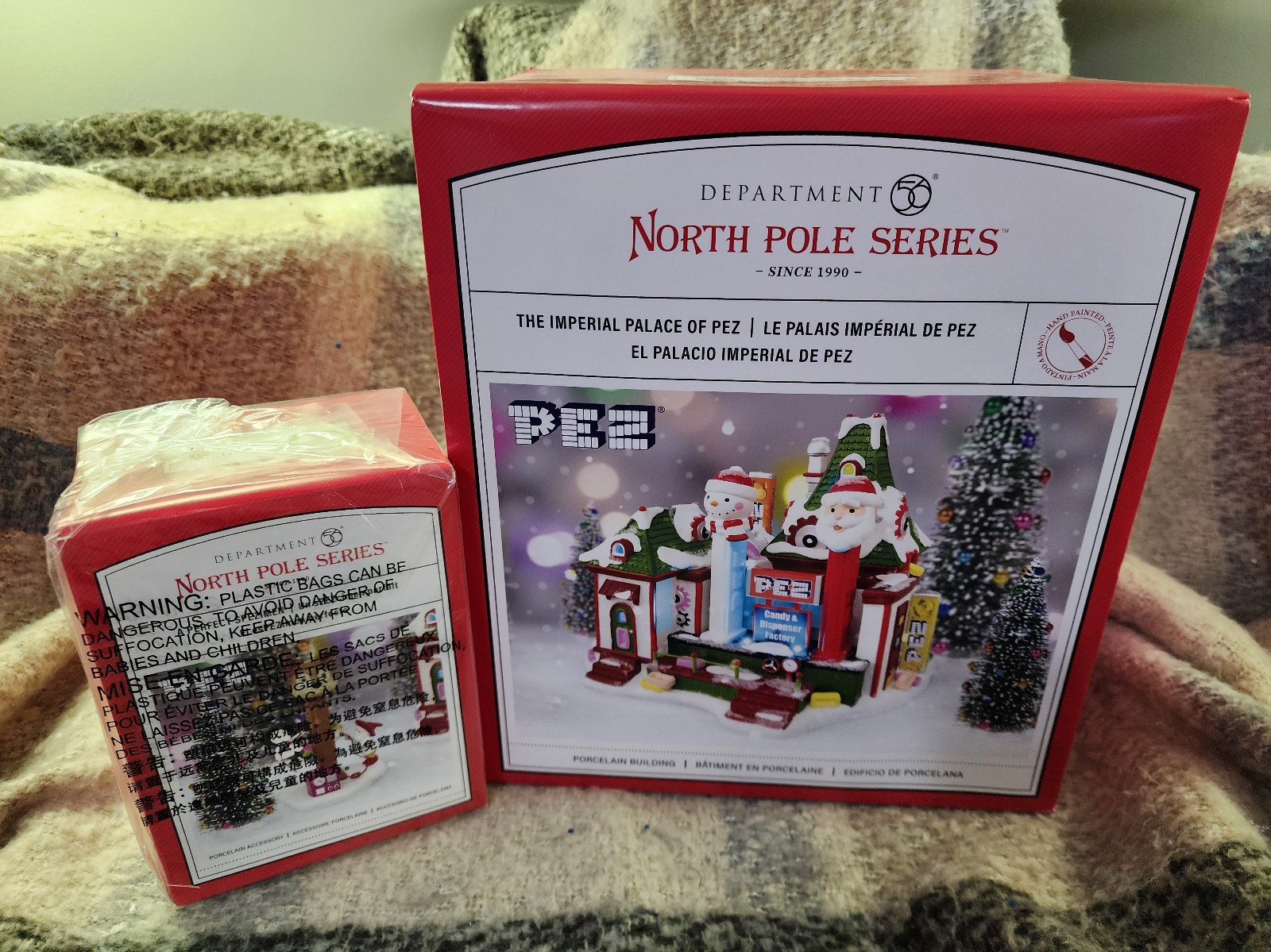 Department 56 imperial House of pez North Pole series with matching accessory