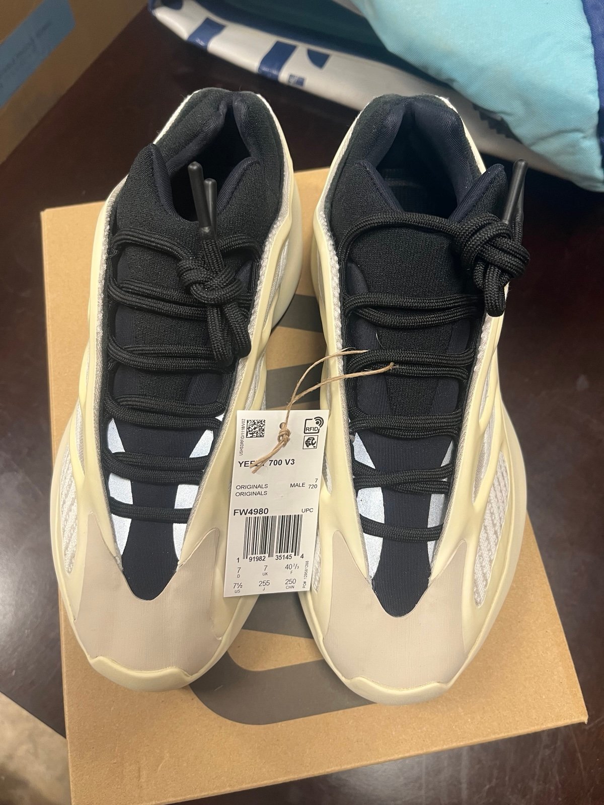 Adidas Yeezy 700 V3 Azael Boost Men's Size 7.5 Kanye West Ye