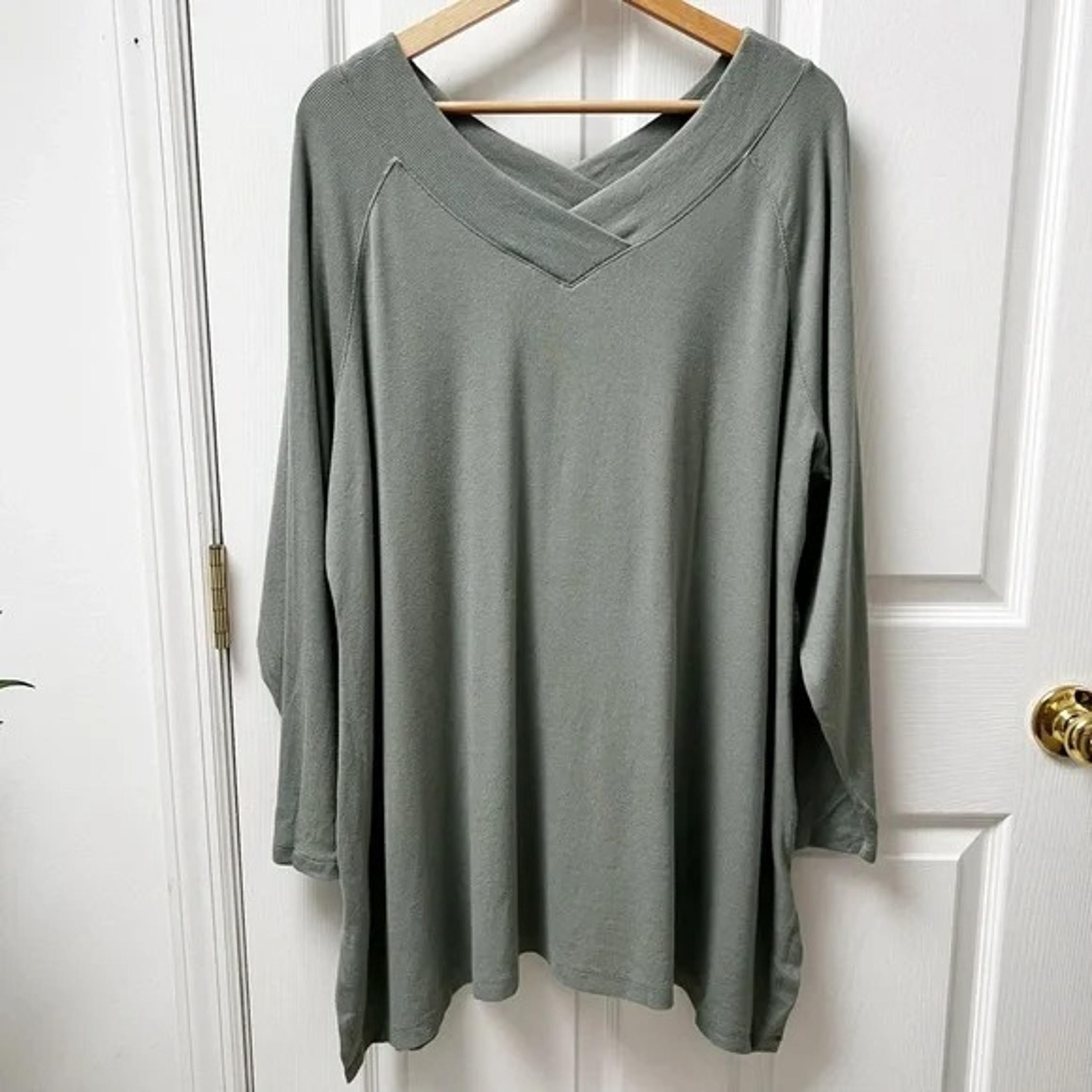 Soft Surroundings Sage Green V-neck Long Sleeve Sweater