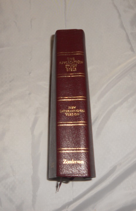 Vintage 1991 Zondervan Life Application Bible