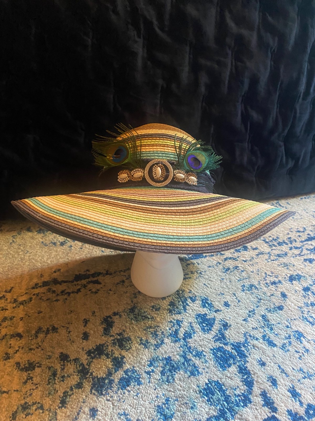 Wide brim hat