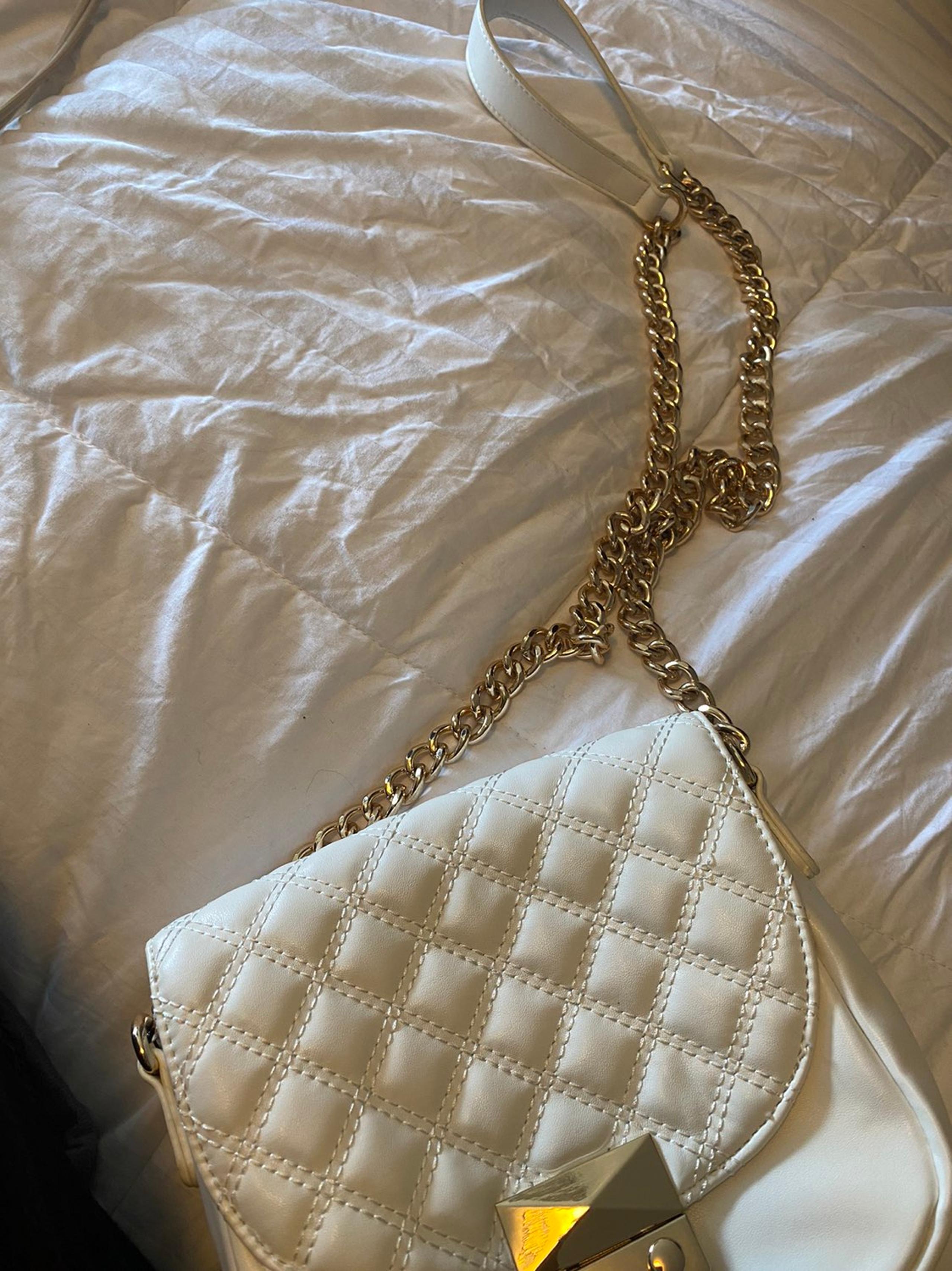 FOREVER 21 white shoulder bags