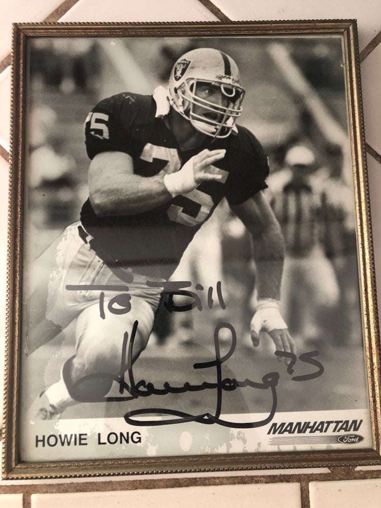 Howie long signe autographed frame.