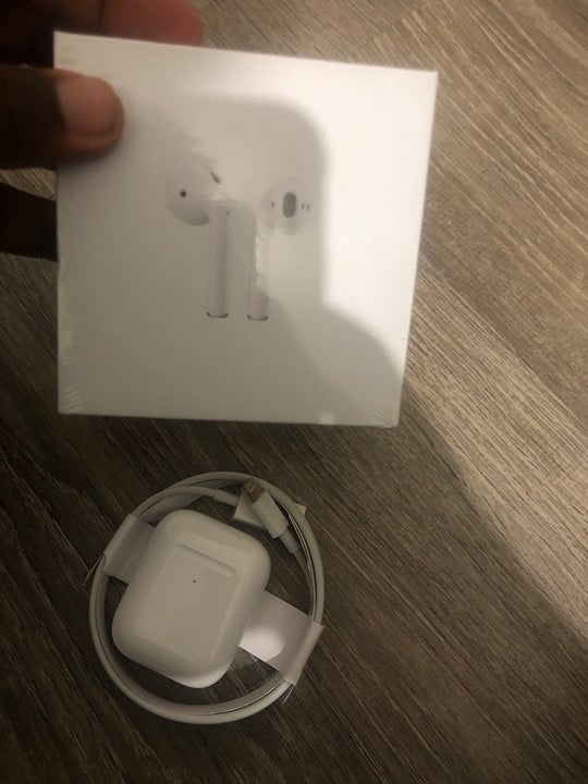 AirPods