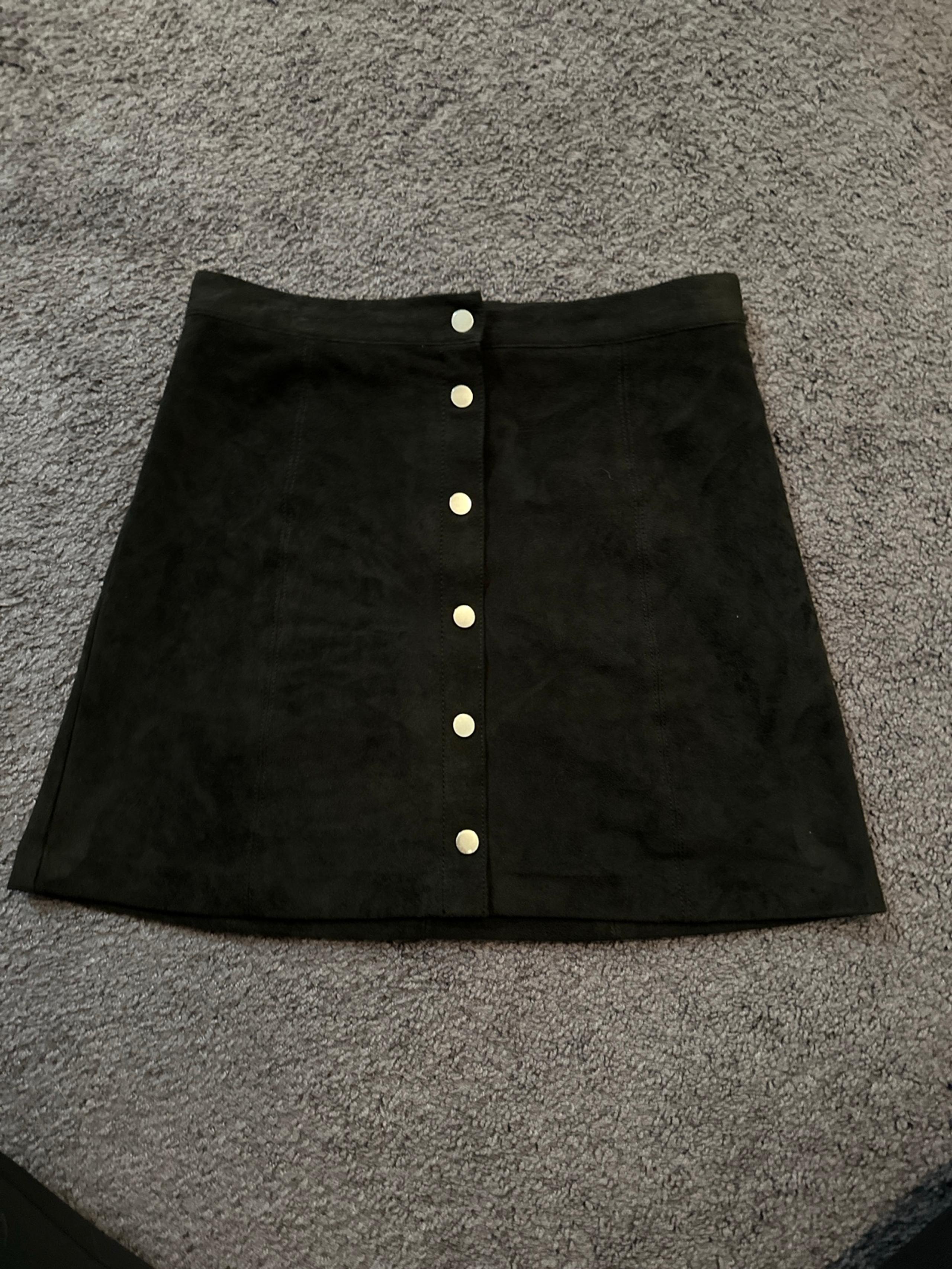 Black suede-like mini skirt with buttons