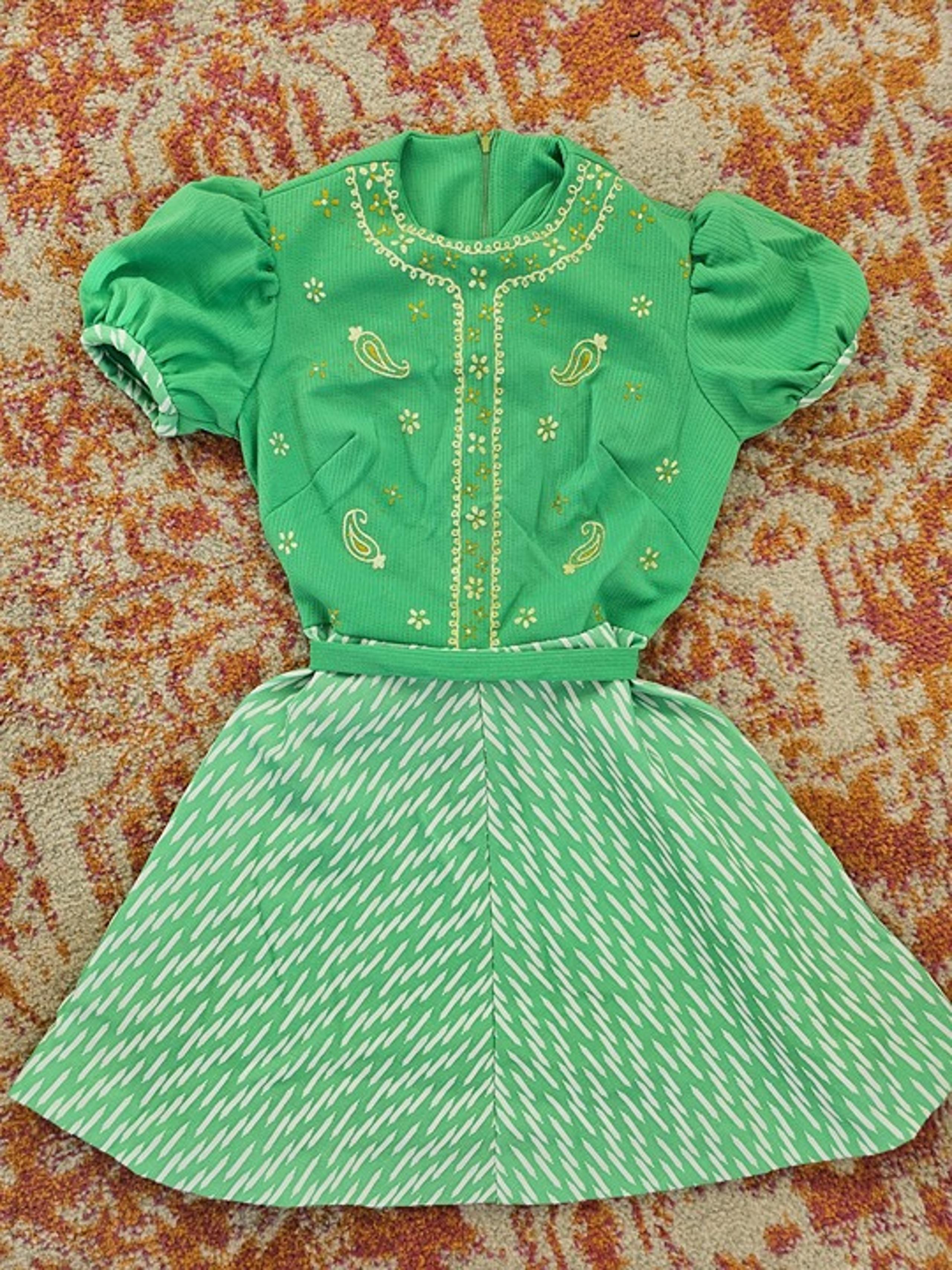 Late 70's/Early 80's Kids Puff Paint Paisley Green Circle Dress 9