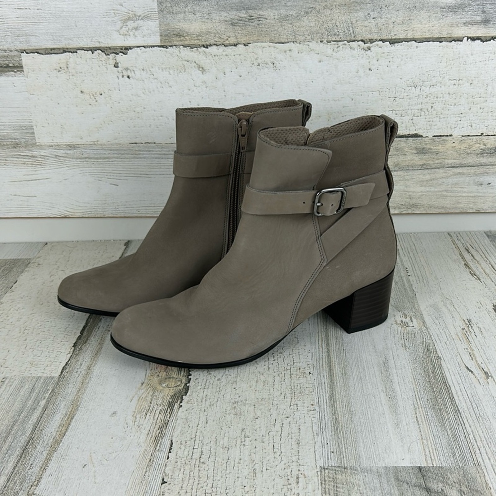 Ecco womens sz 8-8.5 taupe leather buckle ankle boots new