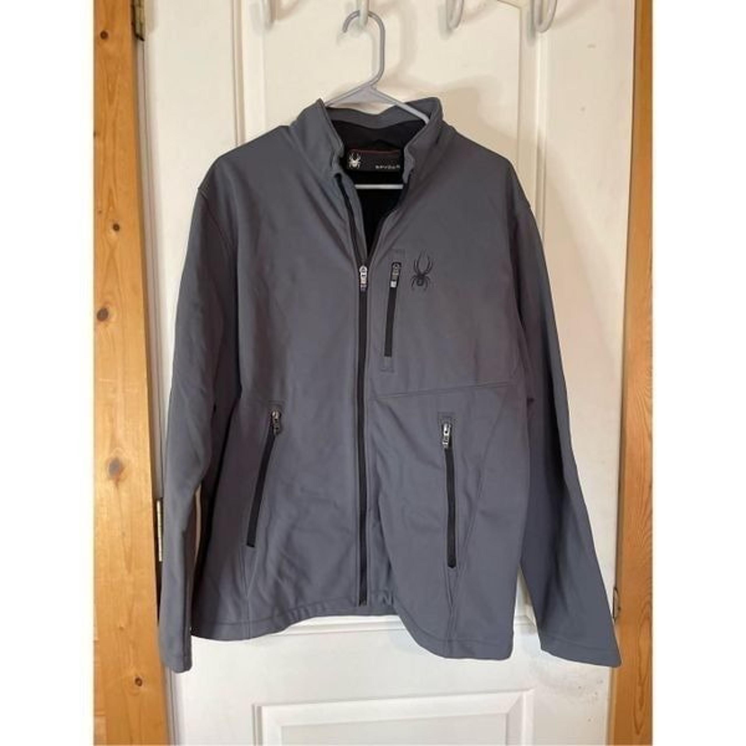 Spyder men’s jacket size L gray on black zip up pocketed coat