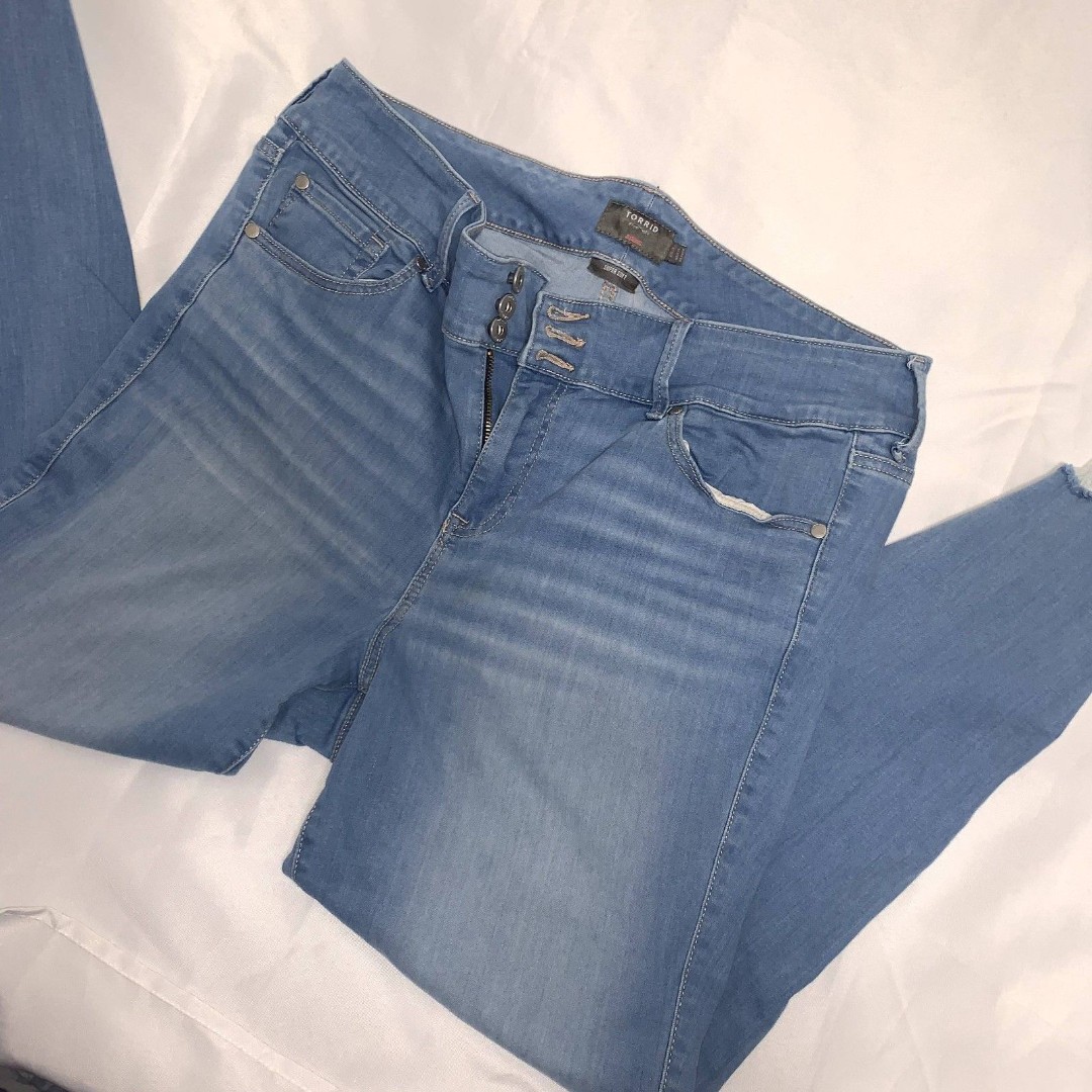 Torrid Super Soft Jegging Eco Medium Wash Disco Fever 3 Button Closure SIZE 20T