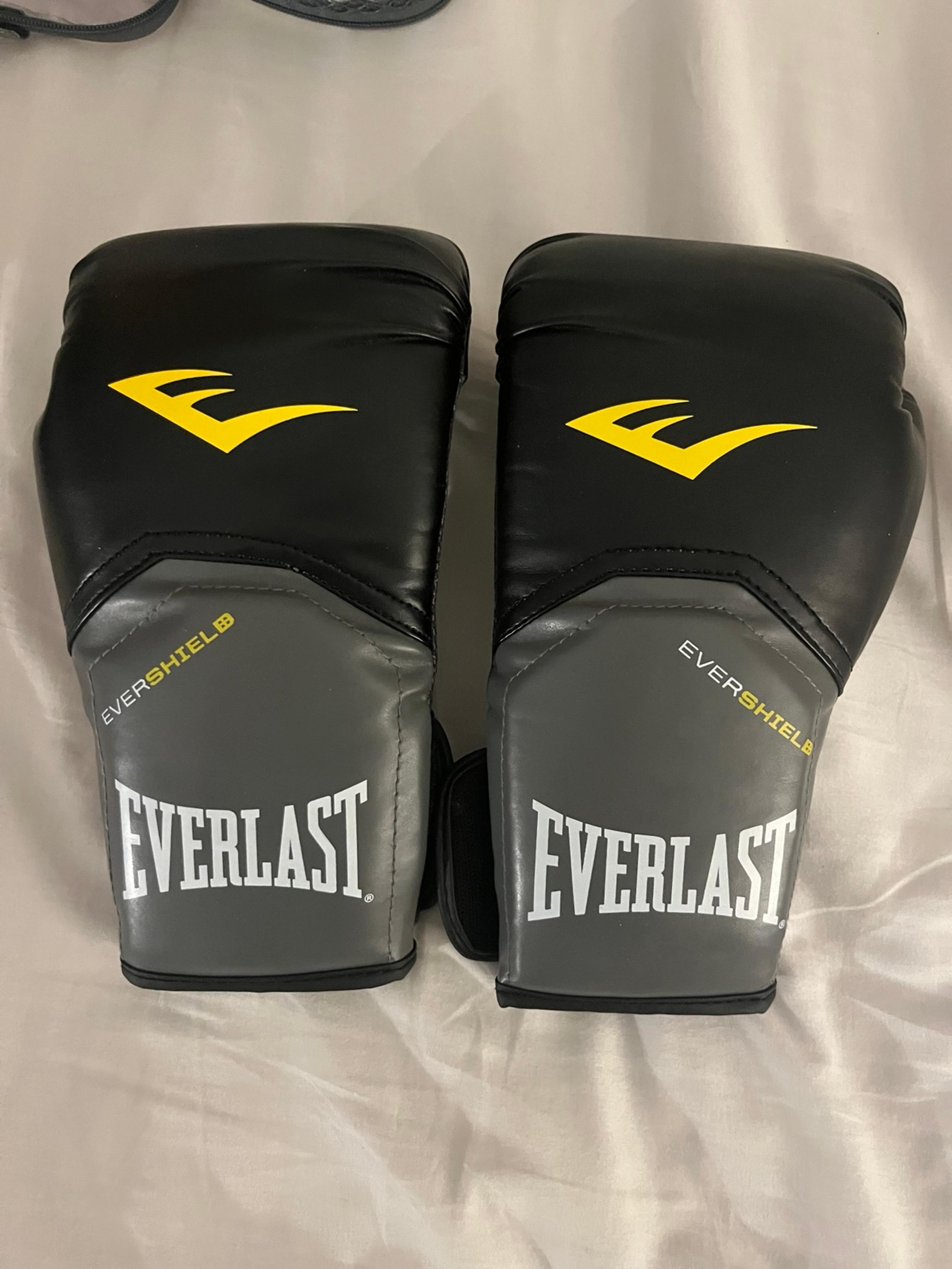 Everlast Pro style Ever Shield Boxing Gloves
