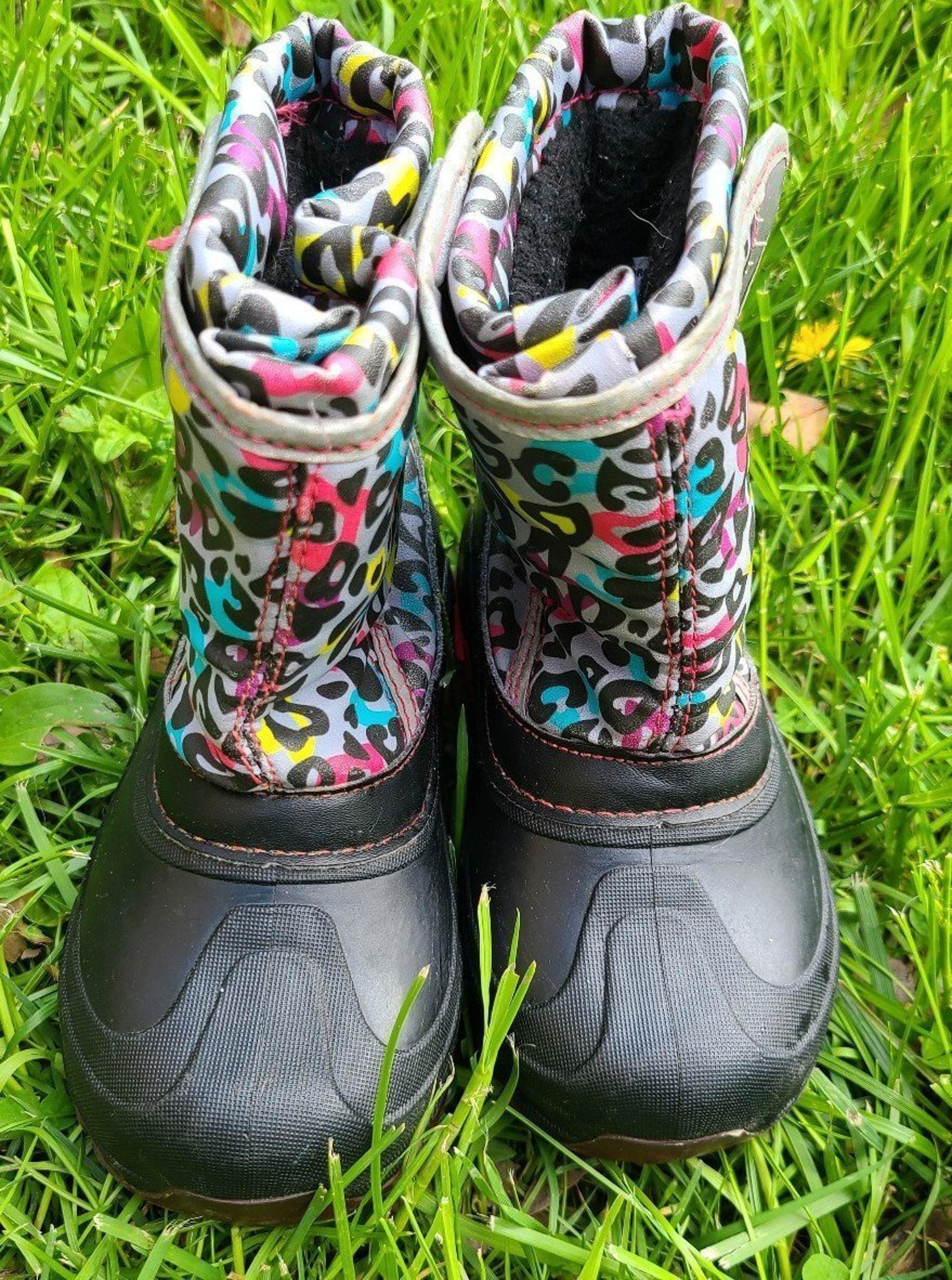 Toddler girls snow boots Members Mark size 9/10 light up