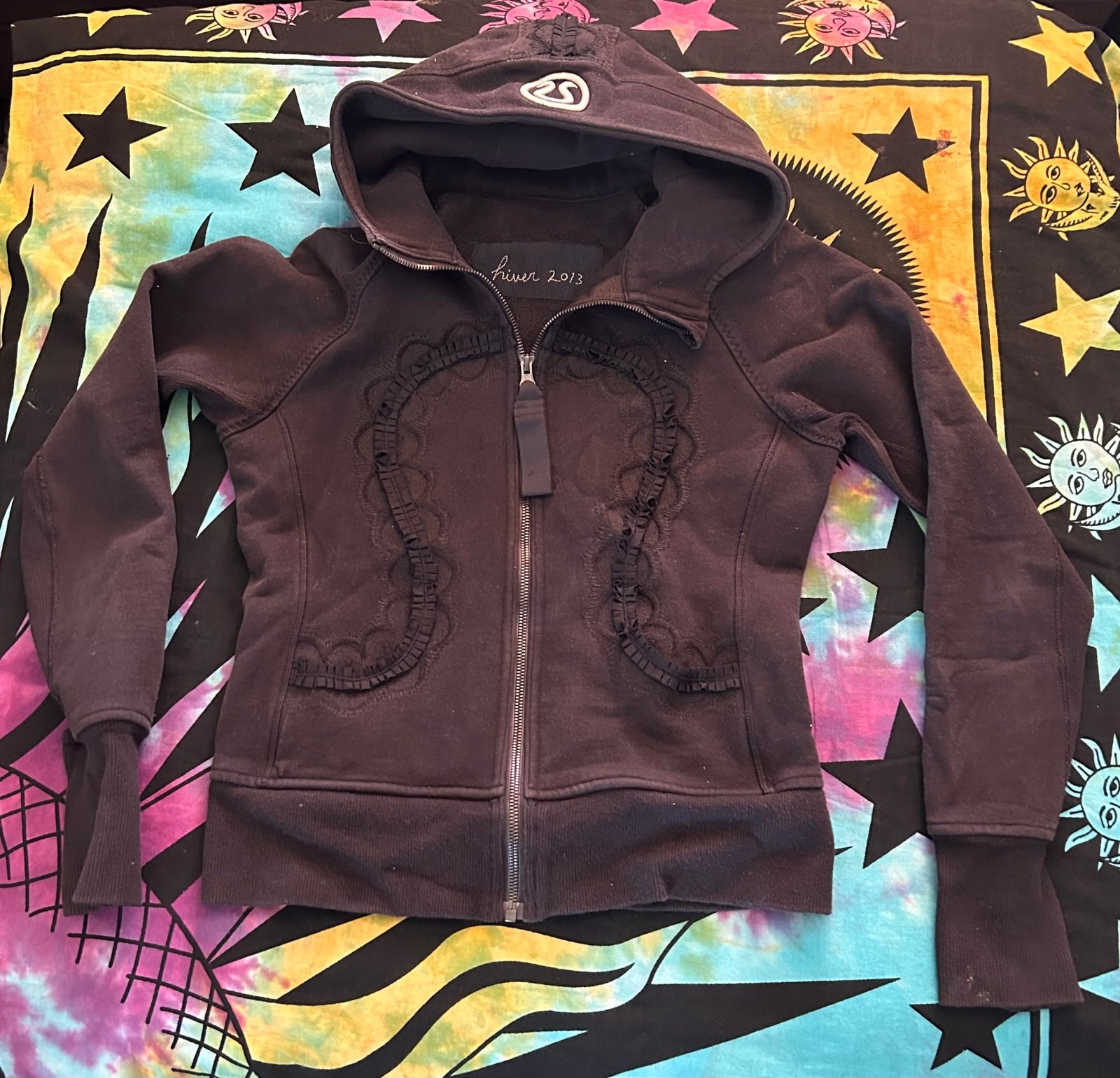 Lululemon Women's 6 Black Scuba Hoodie Hiver 2013 RUFFLE Ribbon Detail Full Zip