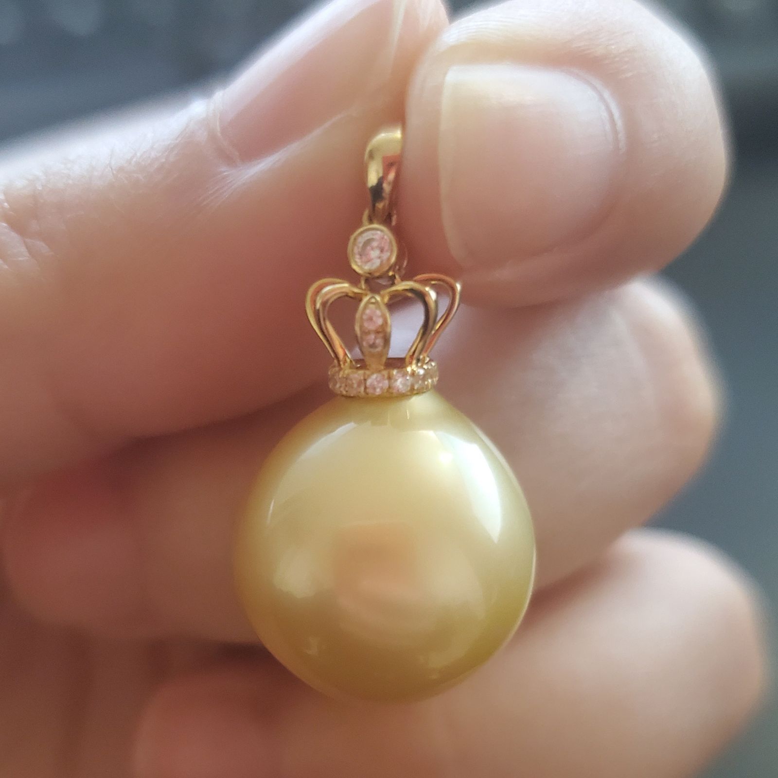 Seawater pearl pendant