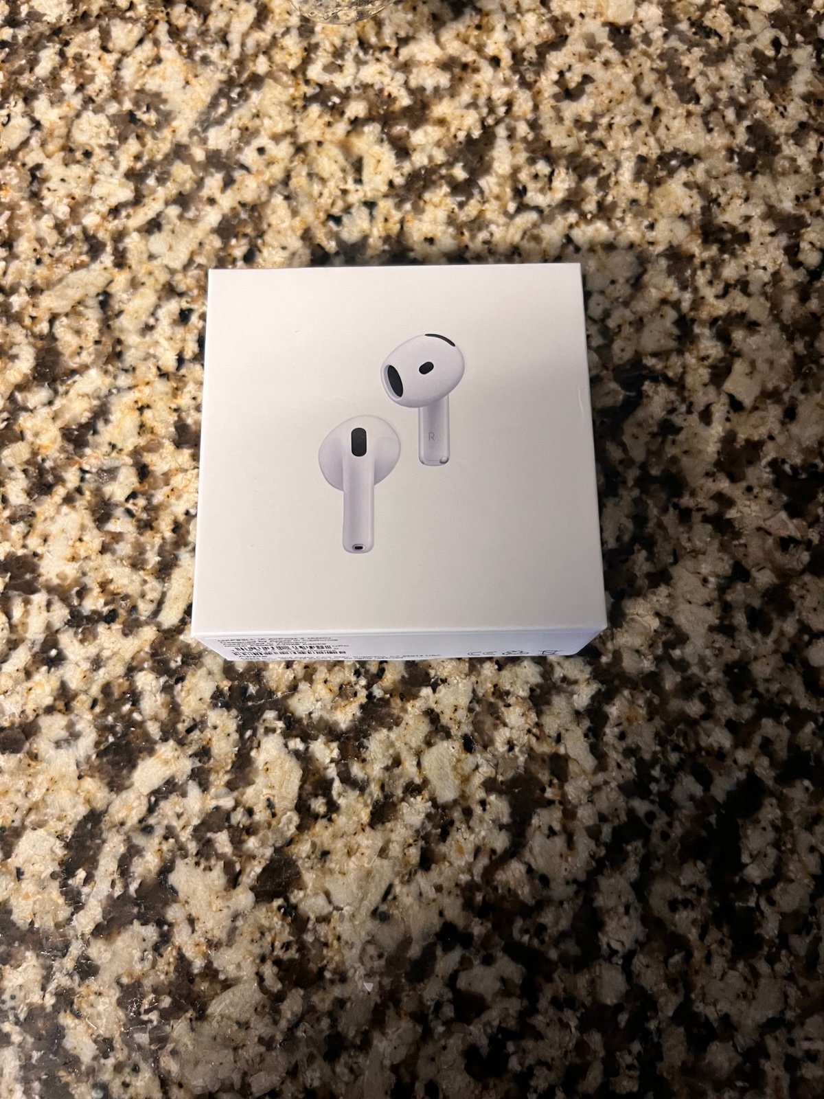 Apple Airpod 4 with active noise cancelling