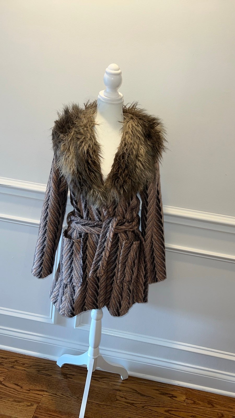 Sanctuary Vintage Inspired Faux Fur Collar Chevron Print Tie Waist Coat Sz Small