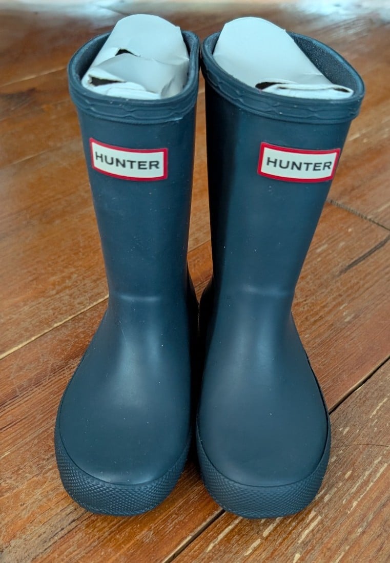 NIB Hunter toddler unisex rain Boots in navy size 9 boy or 10 girl