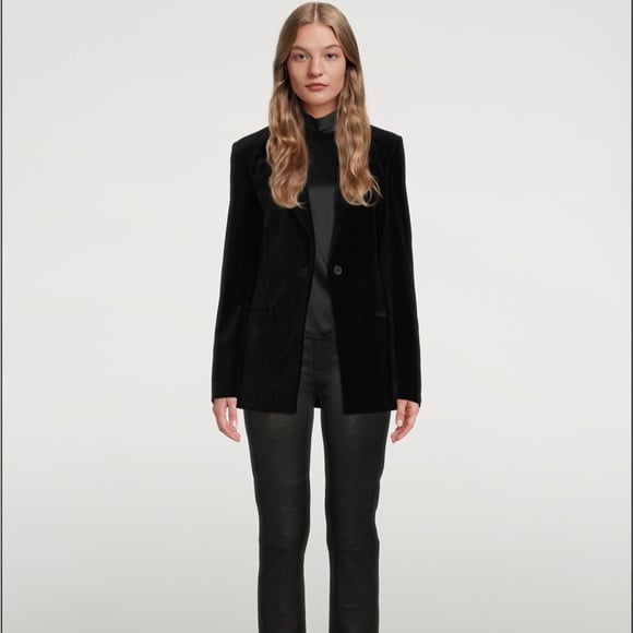 Frame, NWT, black velvet blazer, size 0