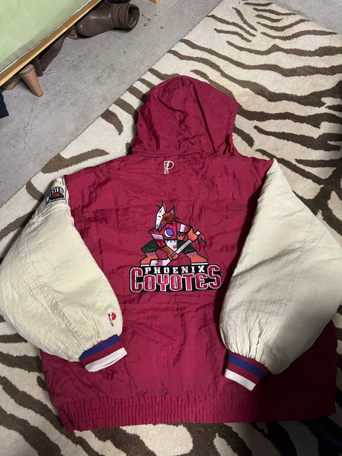 Vintage Pro Player Phoenix Coyotes Jacket
