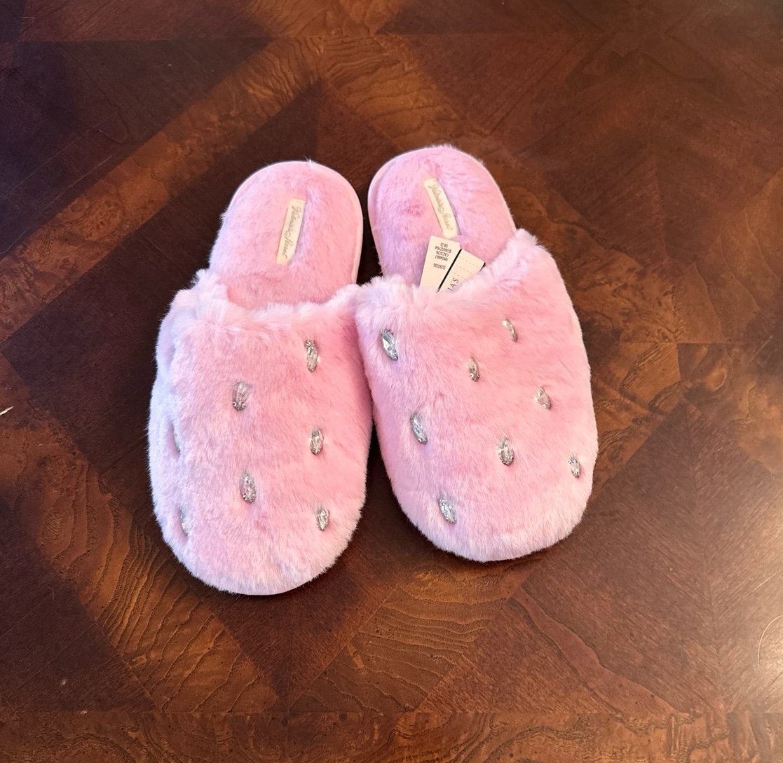 Victoria’s Secret Pink Rhinestone Faux Fur Closed Toe Slipper ~ Lg ~ NWT