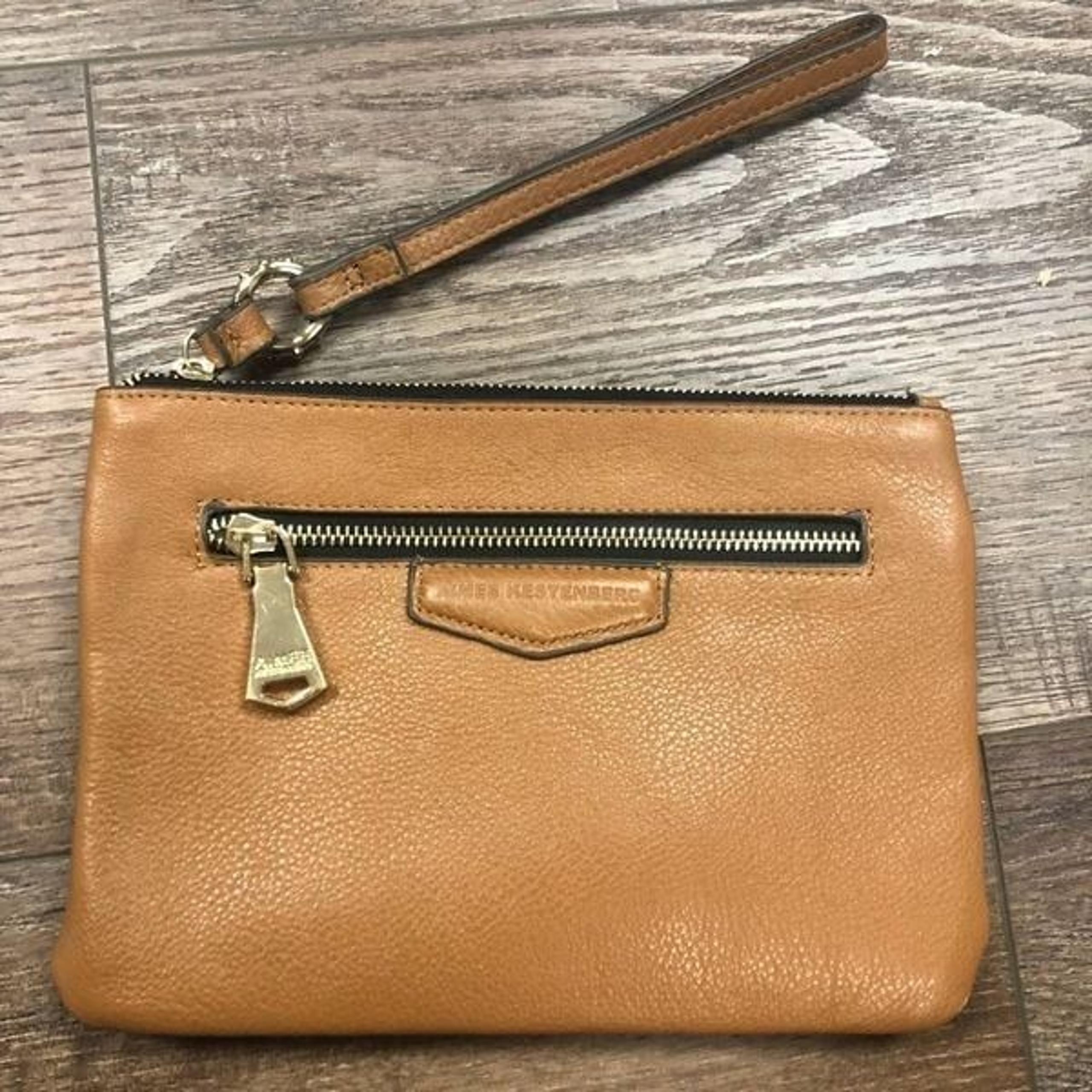 Aimee Kestenberg Odessa Pebble Leather Clutch Wristlet Purse w/ Built In Charger