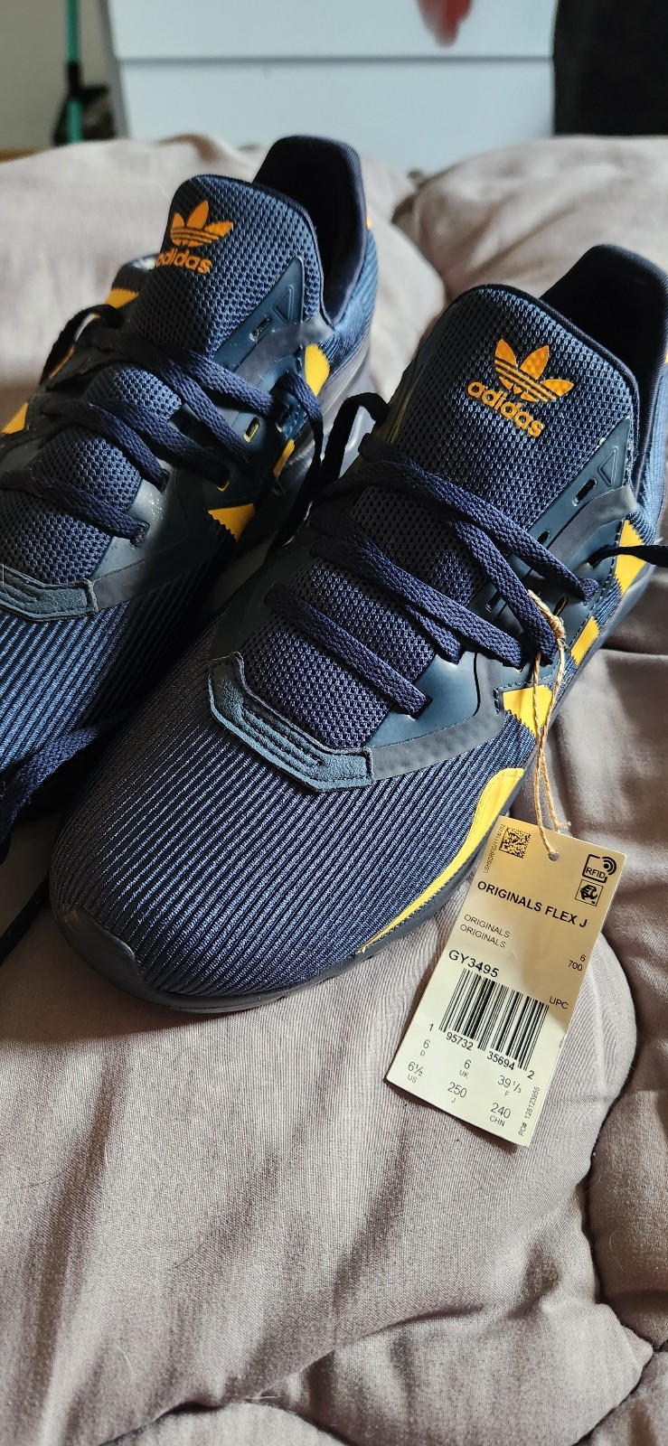 Adidas shoe big kids 6 women's 8