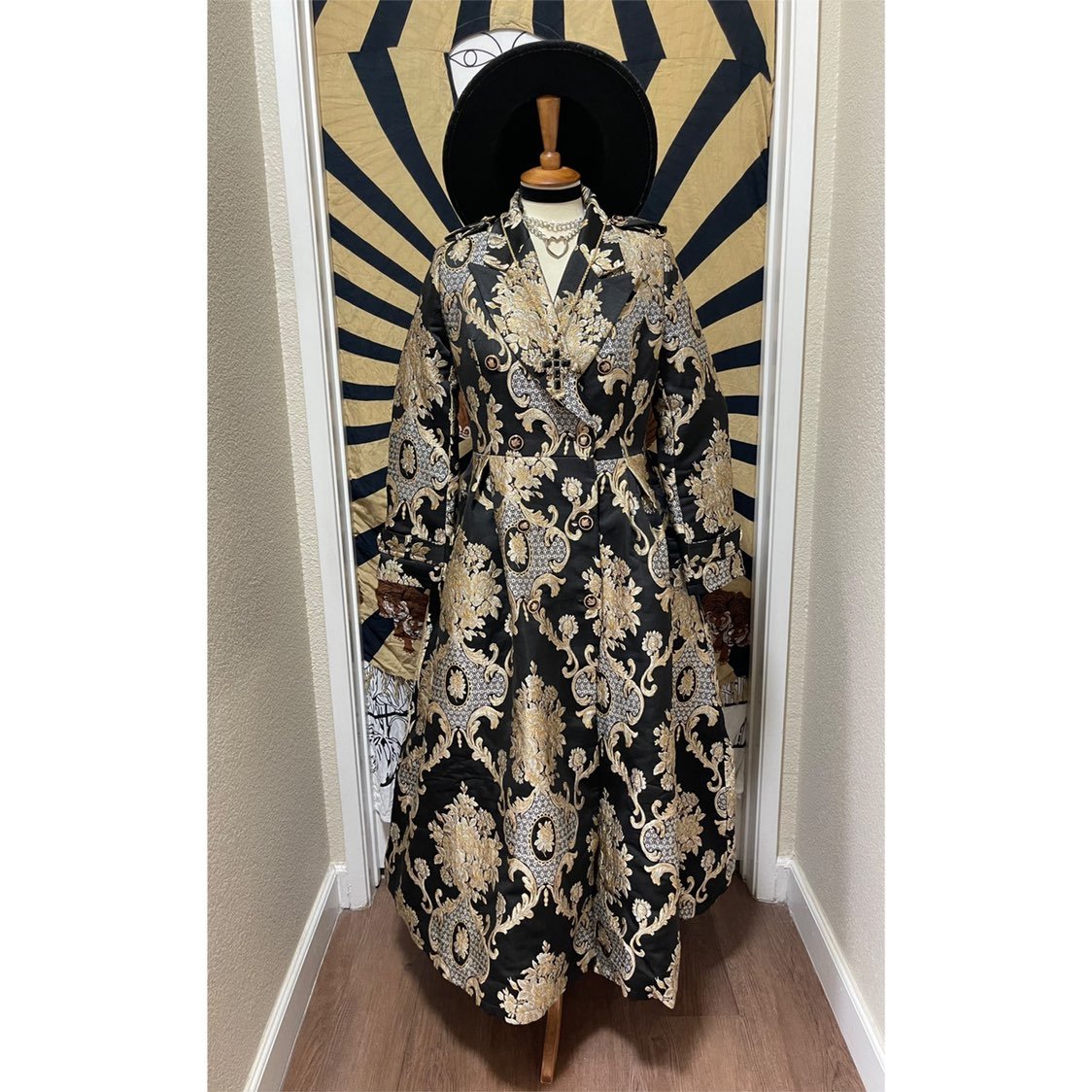 Gorgeous royal vintage style coat