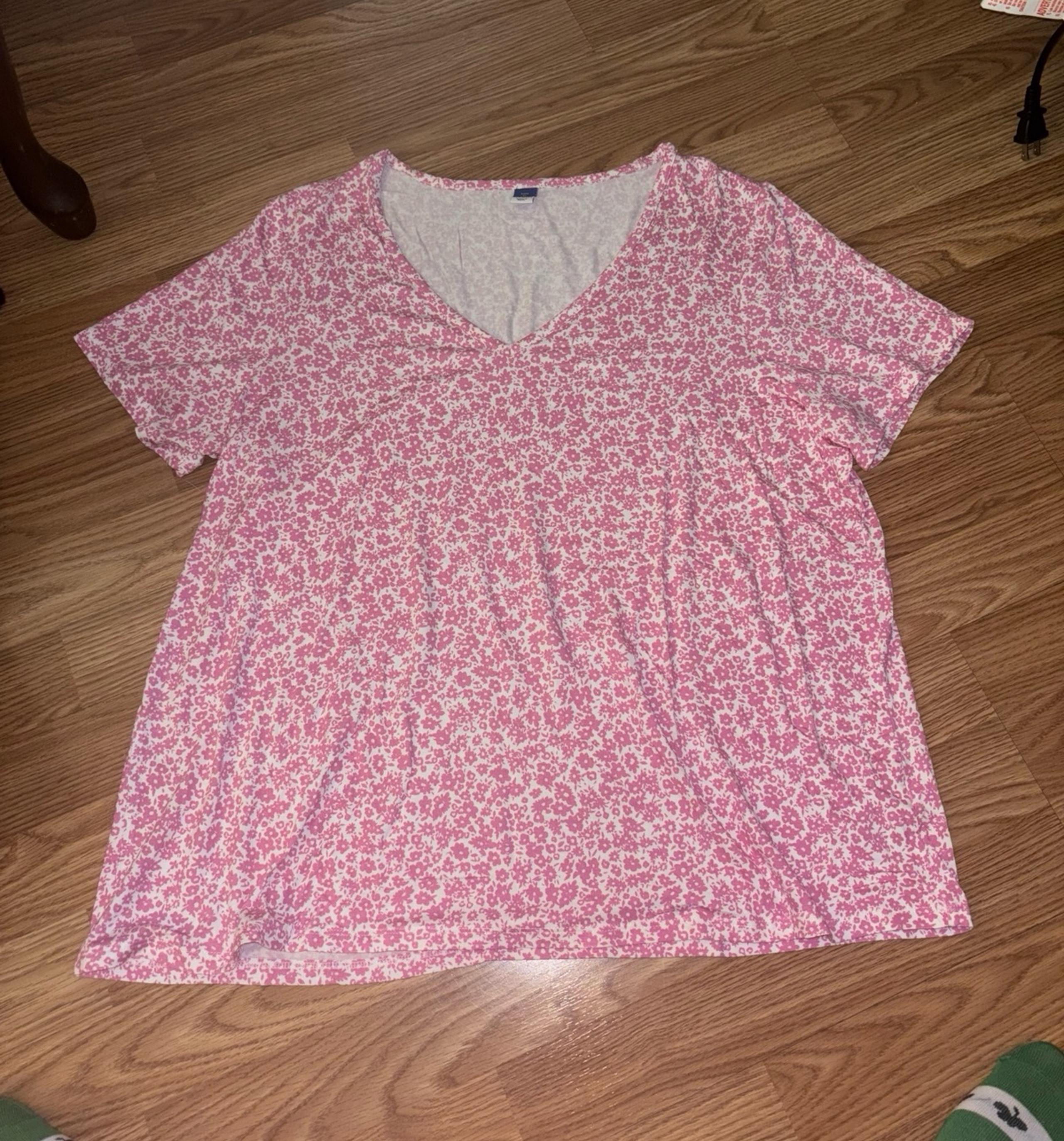 Old Navy Luxe V-Neck Top Size XL
