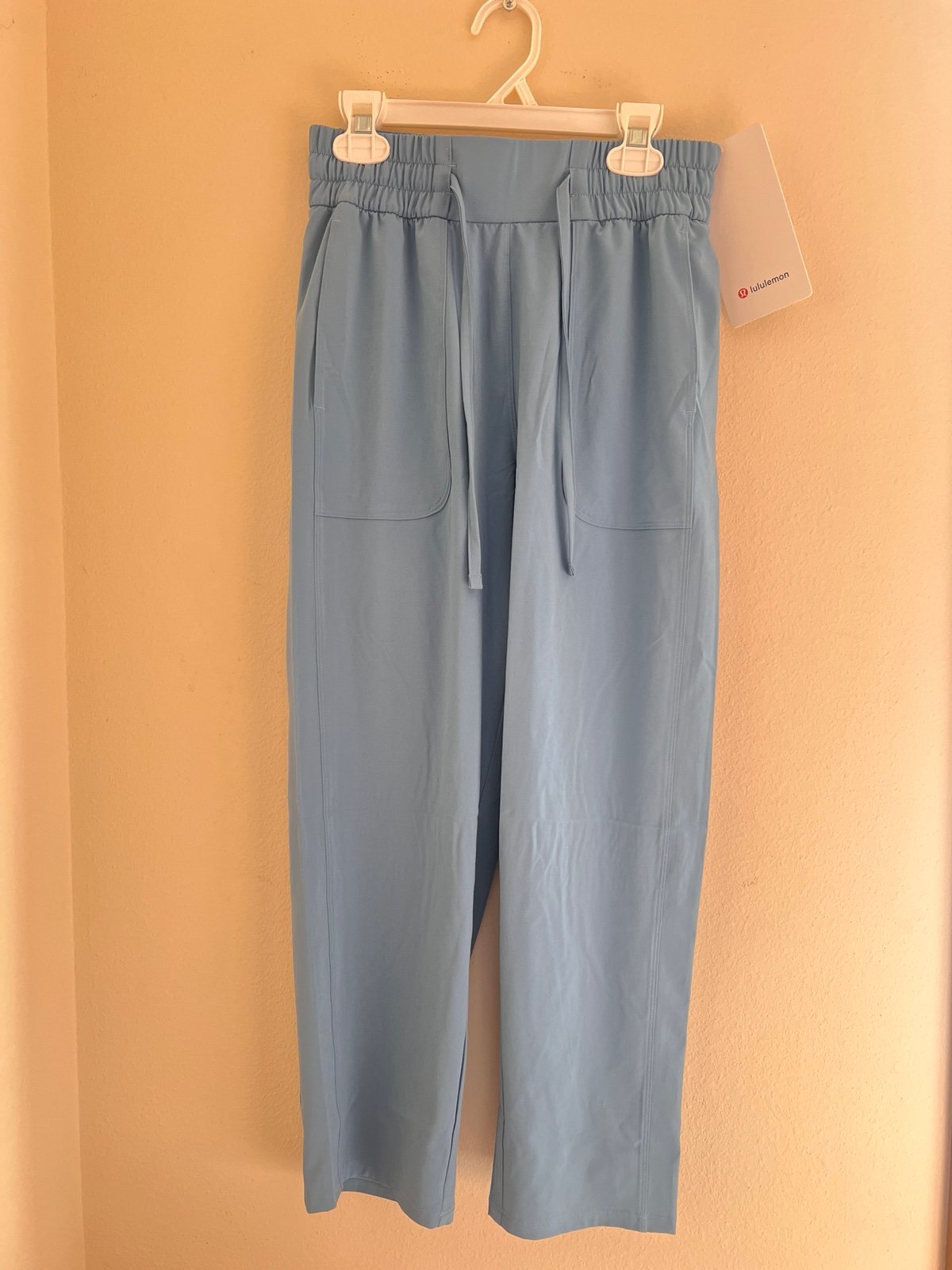 Lululemon pull-on MR Tapered-leg Crop 23” size 4